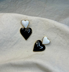 ARETES BLACK AND WHITE
