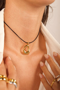 COLLAR CUERO AMORFO