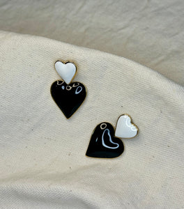 ARETES BLACK AND WHITE